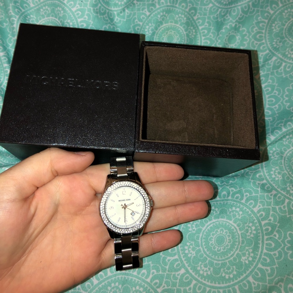 Micheal Kors watch - Picture 2 of 3